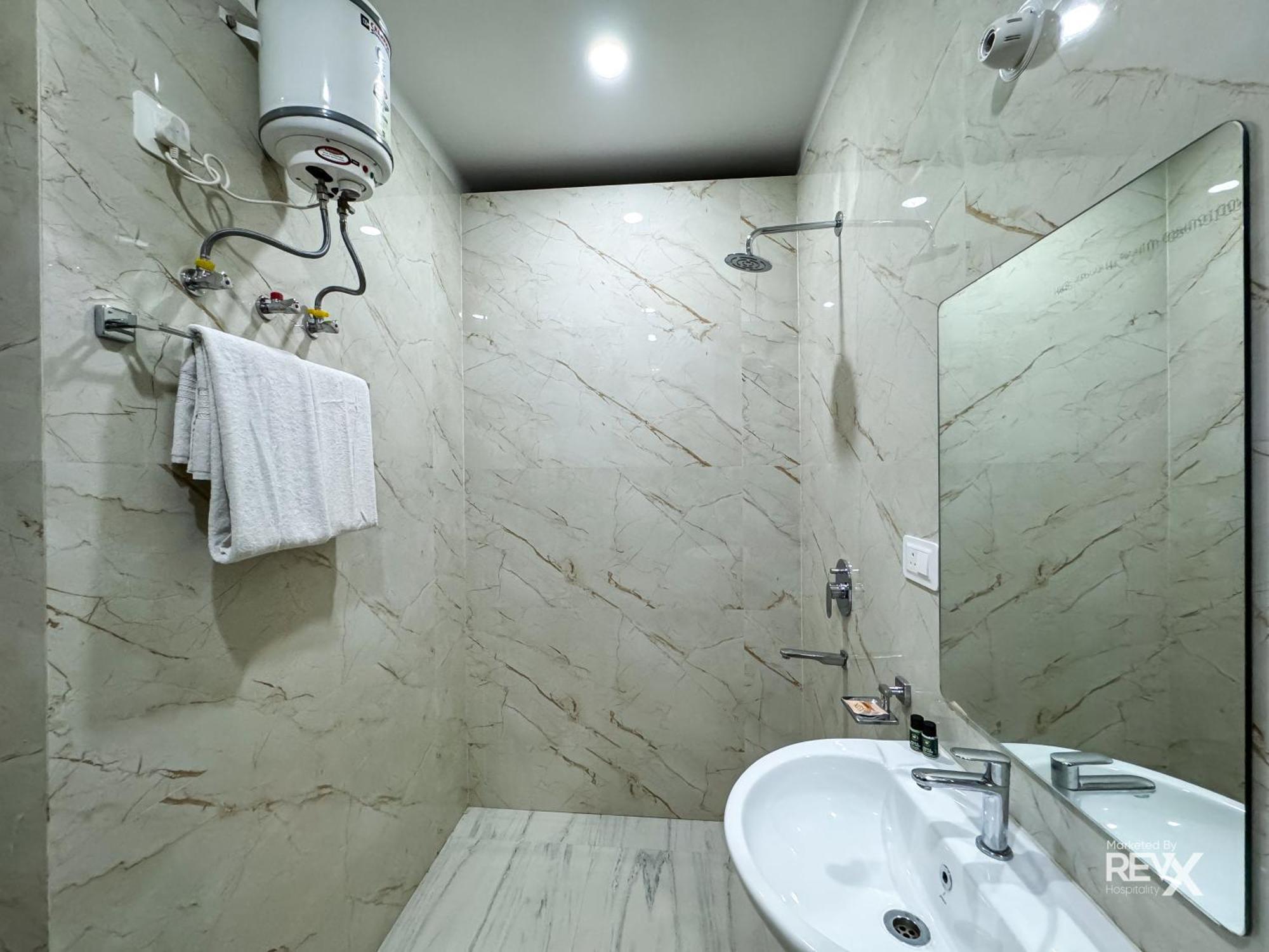 Guru Sadan A Luxe Stay Ayodhya Esterno foto