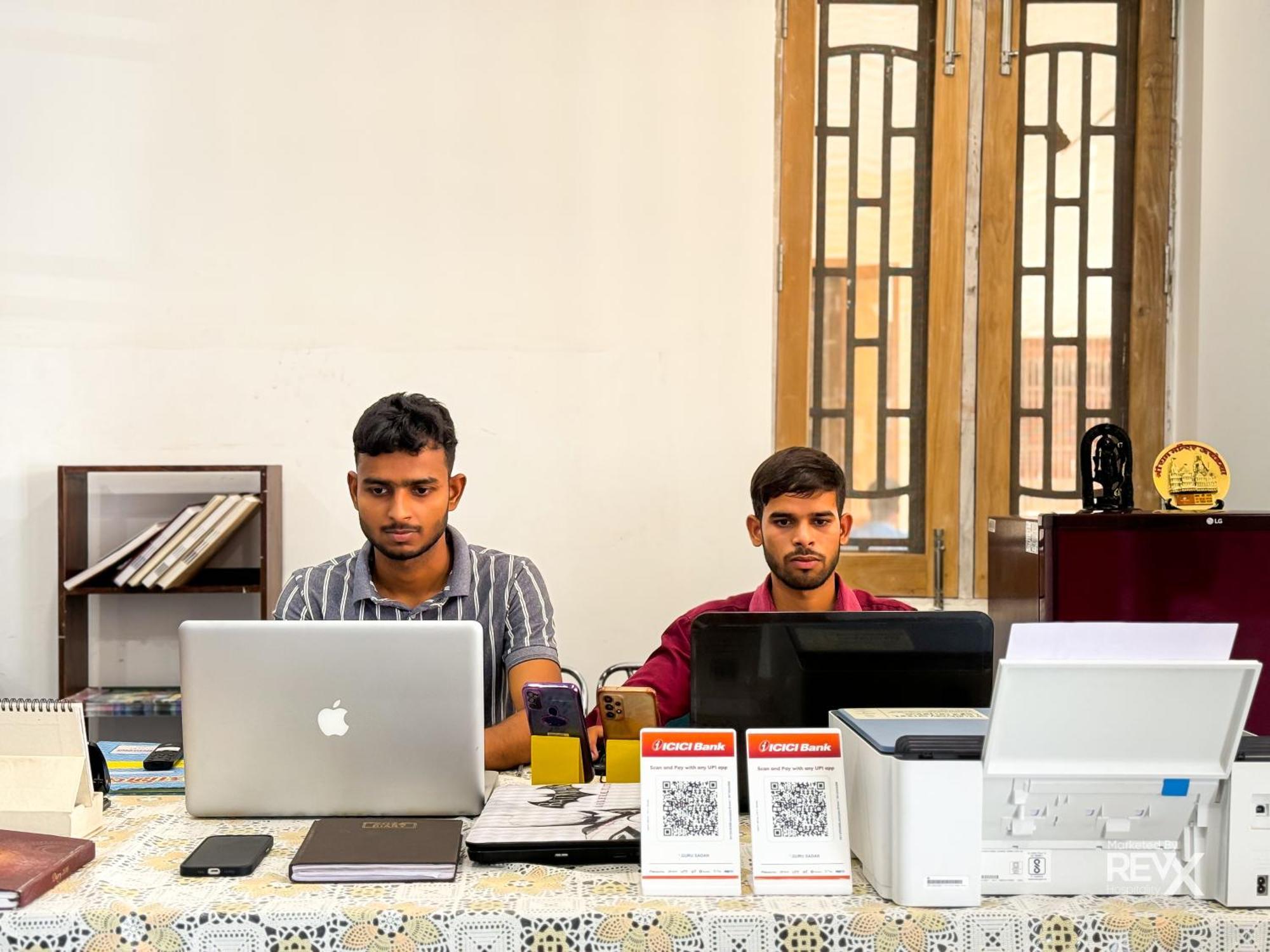 Guru Sadan A Luxe Stay Ayodhya Esterno foto