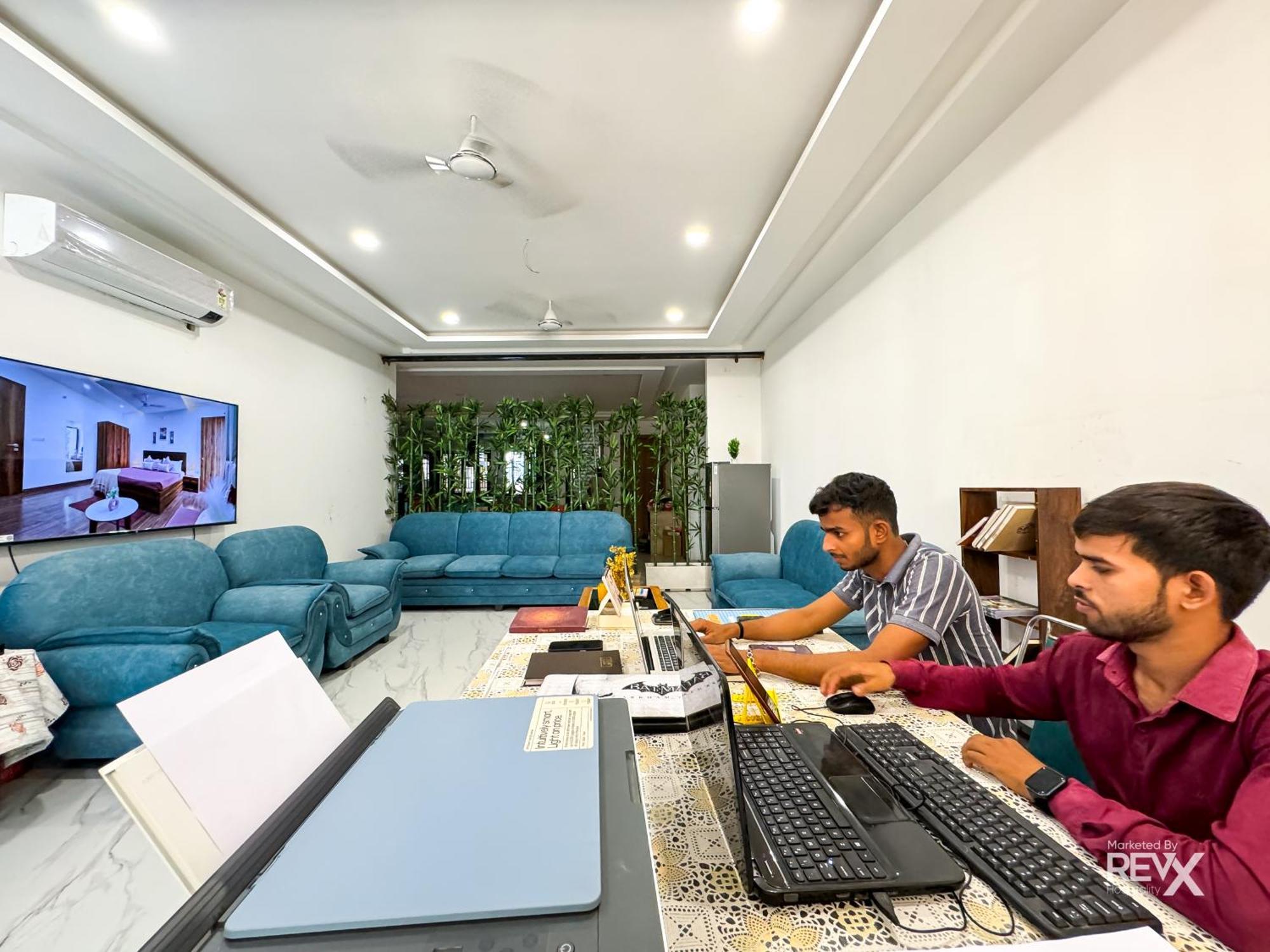 Guru Sadan A Luxe Stay Ayodhya Esterno foto