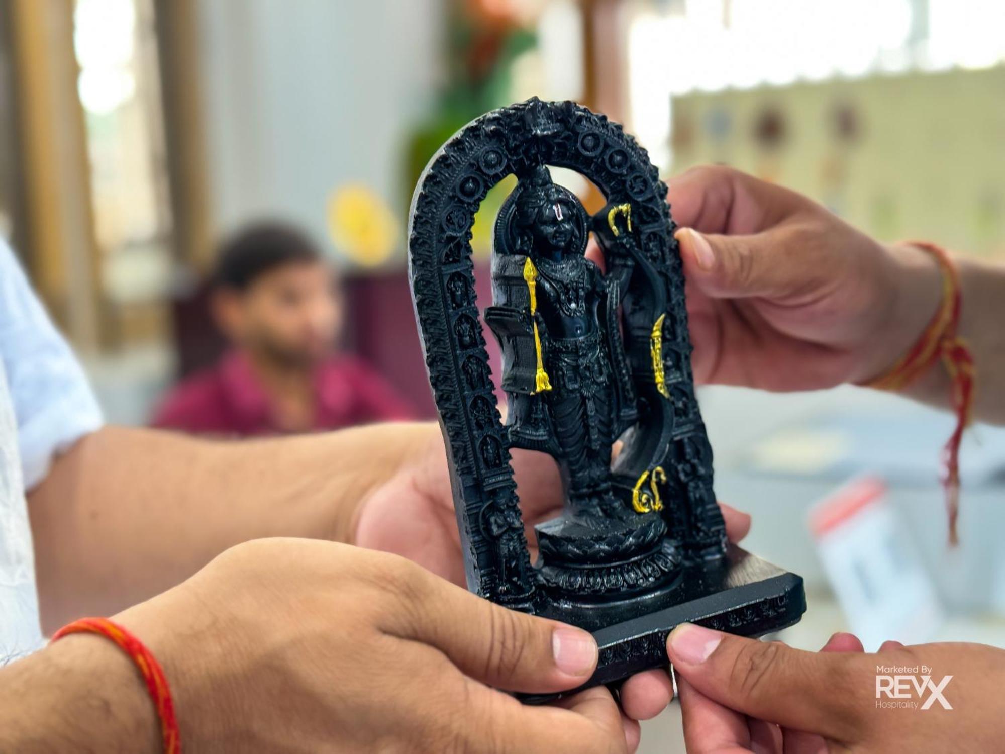 Guru Sadan A Luxe Stay Ayodhya Esterno foto