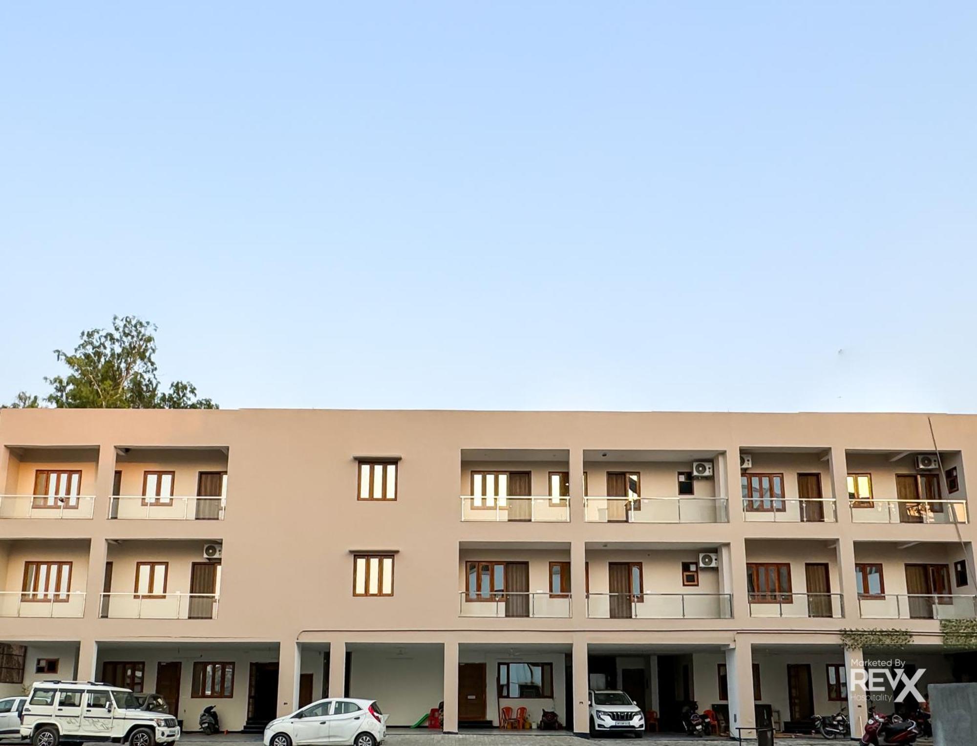 Guru Sadan A Luxe Stay Ayodhya Esterno foto