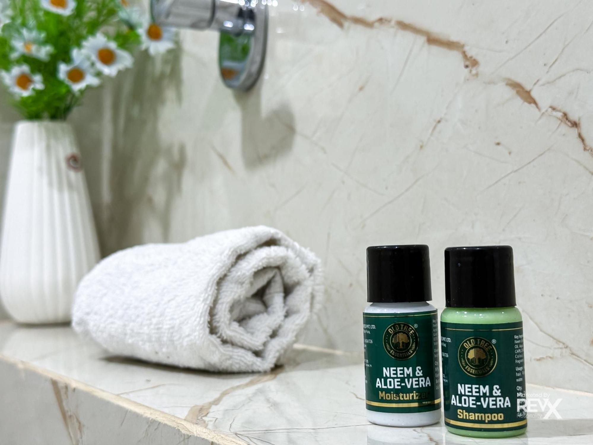 Guru Sadan A Luxe Stay Ayodhya Esterno foto