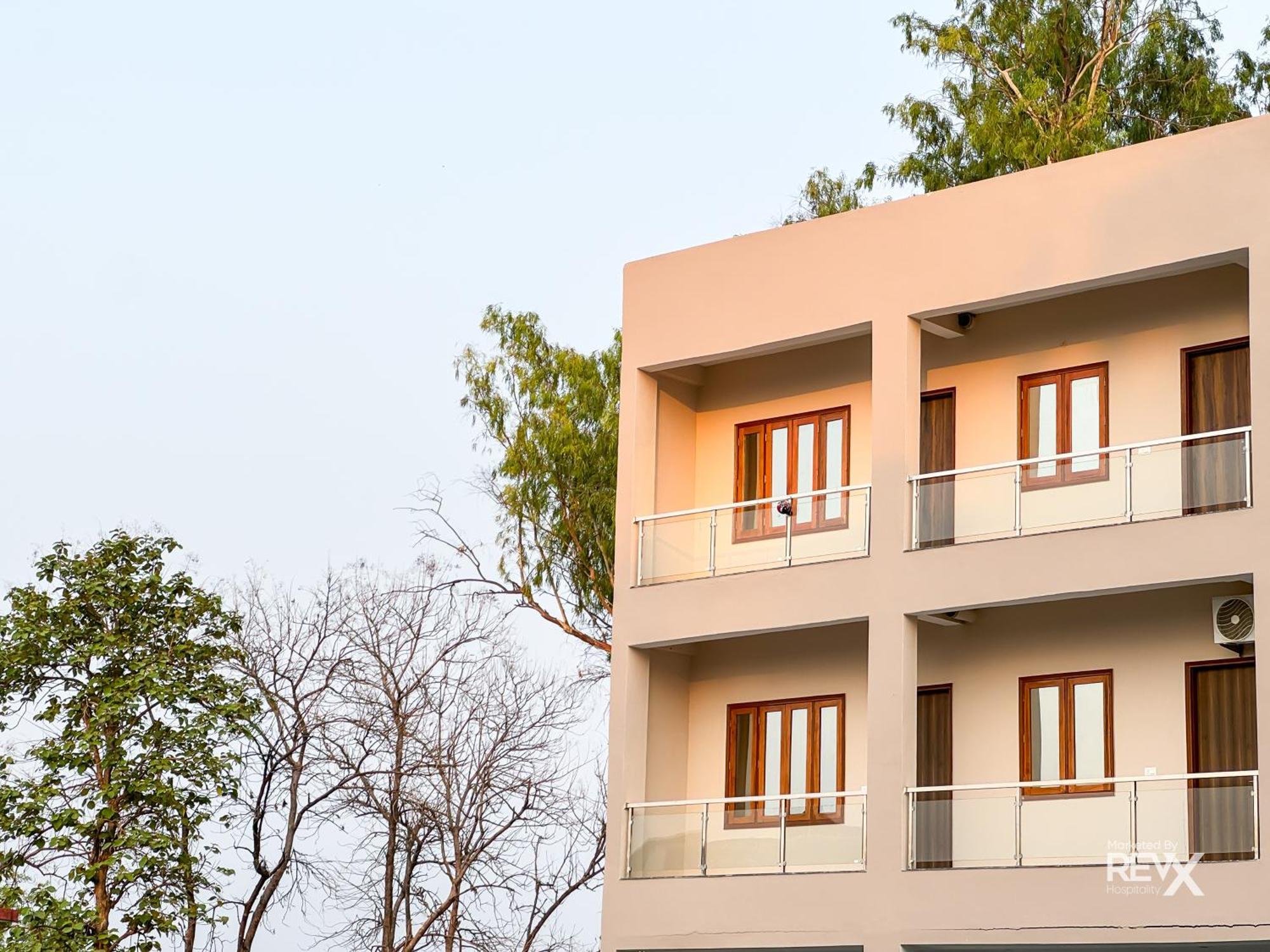 Guru Sadan A Luxe Stay Ayodhya Esterno foto